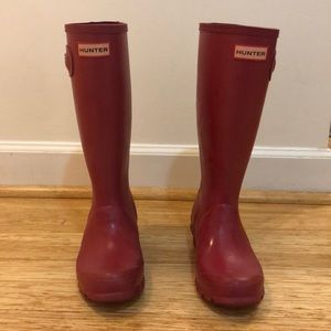 Raspberry Hunter Rainboots with original box